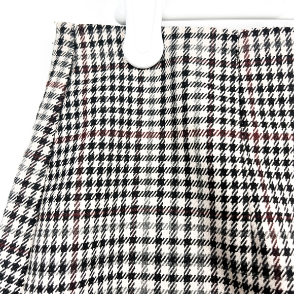 Dynamite Houndstooth Plaid Mini Skirt White Black & Brown Tones - Picture 3 of 9